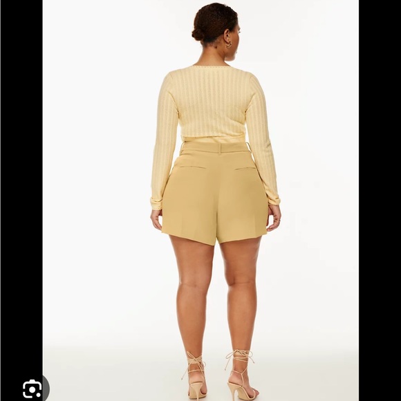 Aritzia effortless shorts size 10 - Picture 3 of 4